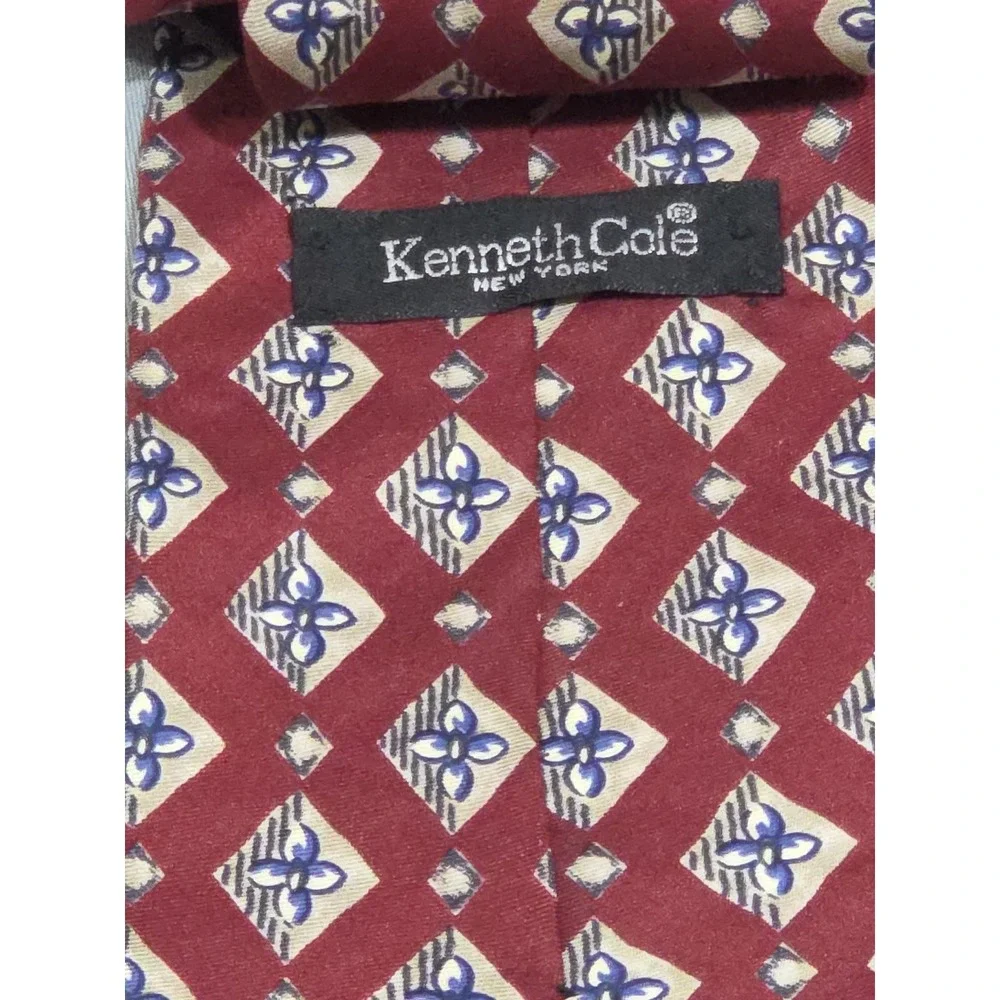 Kenneth Cole NY 100% Imported Silk Tie, Red w/ Blue & White Floral Geo, USA, 57